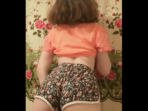 ❤️ 性感的年轻宝贝在镜头前脱下她的短裤 ️❌ Quality sex❤